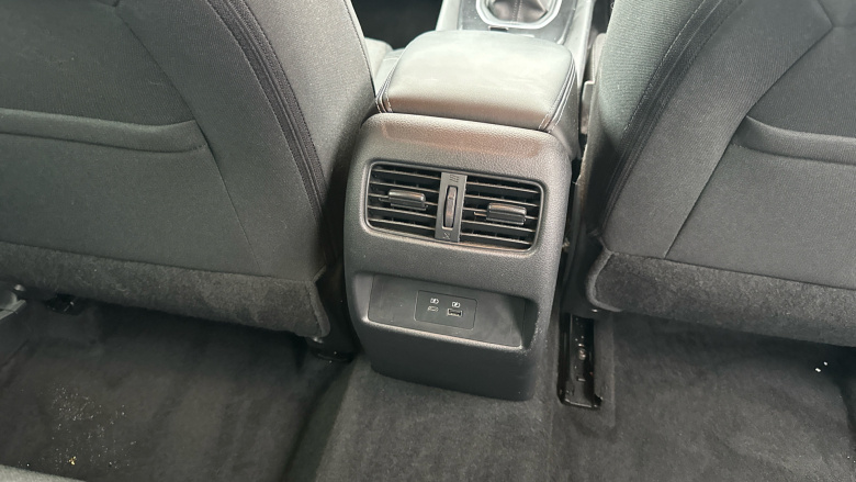 Nissan Qashqai 1.3 DiG-T MH N-Connecta 5dr Petrol Hatchback